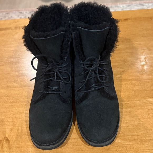 UGG Adirondack III Black Suede Shearling Lace-Up Winter Boots Women’s 6 - Picture 2 of 4